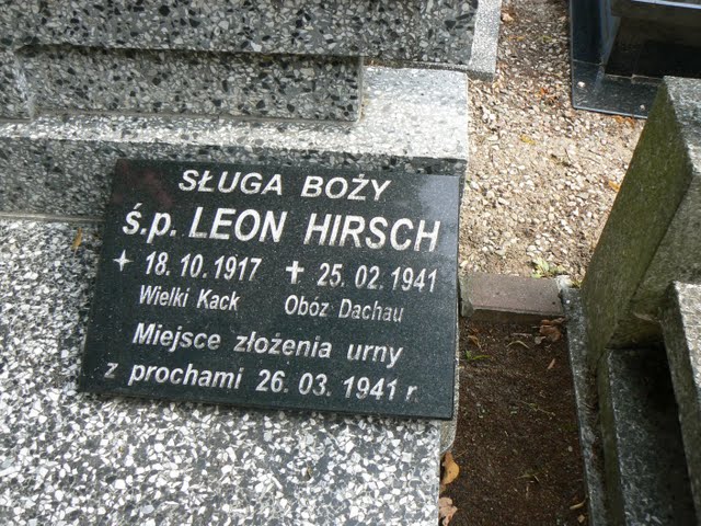 Gdynia Wielki Kack, cmentarz parafialny św. Wawrzyńca , tablica Sługi Bożego Leona Hirsch