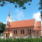 Gdynia- Wielki Kack, kościół parafialny św. Wawrzyńca z przyległym cmentarzem